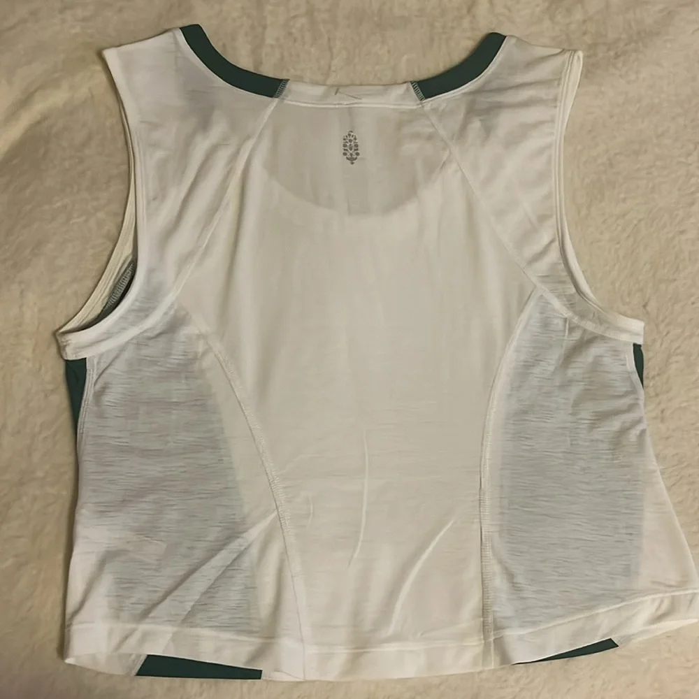 NWOT FP MOVEMENT BY FREE PEOPLE TEMPO ADAVNTAGE MUSCLE TANK SIZE L - Picture 4 of 11